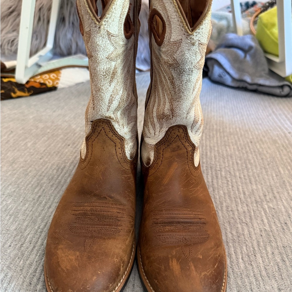 Ariat Round ToeBrown and Cream Cowgirl Boots